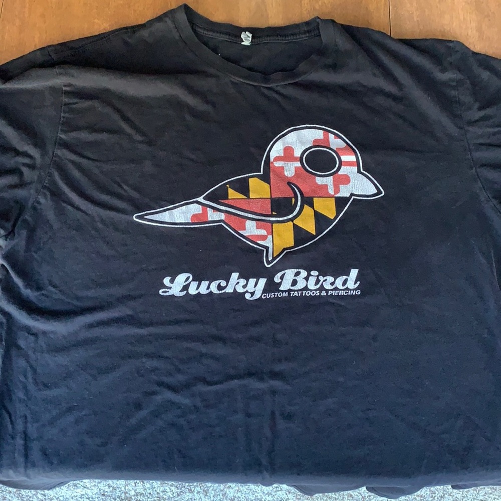 Lucky Bird Tattoo shop T-Shirt 💥